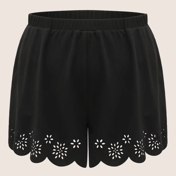 BloomChic Plus Size XL Laser Cut Elastic Waist Scalloped Trim Shorts us14-16 - Picture 6 of 7